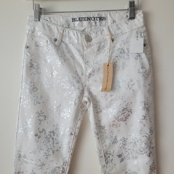NWT Bluenotes Ankle Jeggings White with Silver Metallic Floral Pattern Size 25 - Picture 4 of 14
